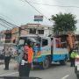 Bak Truk Nyangkut di JPO, Jalan Sudirman Palembang Macet Parah Pagi Ini