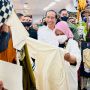 Gemas! Presiden Jokowi Cari Tangan Iriana Buat Digandeng: Ini Cara Romantis Hingga Tua