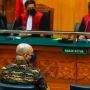 Pakai Batik, Teddy Minahasa Jalani Sidang Perdana Kasus Narkoba