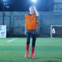 10 Potret Sarwendah Main Sepak Bola, Outfitnya Jadi Perhatian Netizen