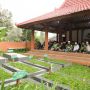 Momen Wasekjen PBNU Berziarah ke Makam Pendiri Ponpes Roudlatus Sholichin Kalijaran
