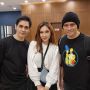 Remake 20 Tahun Foto Bareng, Penampilan Tyo Nugros Dewa 19 Tak Berubah: Menolak Tua