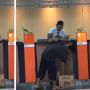 Penampilan Tak Meyakinkan, Pria Ini Setor Uang Bergepok-gepok Dibungkus Kardus