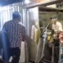 Diduga Mabuk, Seorang Pria Terekam Kamera Amatir Mengubrak-abrik Warung Warga di Jatinegara