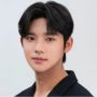 4 Tips Mix and Match T-Shirt ala Moon Sang Min, Pangeran Agung Seongnam!