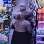 Aksi 2 Perempuan Mencuri Di Supermarket Terekam CCTV, Masukkan Kotak Susu Ke Rok