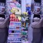 Astaga, 2 Emak-emak Berhijab Kompak Mencuri di Minimarket, Susu Bayi Masuk 'Kantong Doraemon'