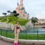 Liburan ke Disneyland Paris, Cardigan Ayu Ting Ting Lebih Mahal dari Tiket Pesawat Ekonomi ke Prancis!