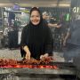 Segini Omzet Sate Rembiga Ibu Hj Sinnaseh, Kuliner Paling Hits di Lombok