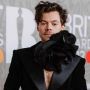 Aksi Ciuman Harry Styles dan Lewis Capaldi di Brit Awards Dihujat Queerbaiting Membosankan, Apa Itu?