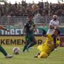 Hasil BRI Liga 1: Persebaya Taklukkan PSS Sleman 4-2, Ze Valente Cetak Brace
