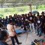 GMC NTT Bagikan Bahan Tenun kepada UMKM di Desa Weelonda