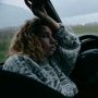 4 Zodiak yang Cenderung Gampang Overthinking dalam Hubungan Cintanya