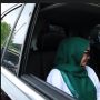 Takut Ngotorin, Wury Ma'ruf Amin Bersihkan Alas Sepatunya Dulu Sebelum Jajal Mobil Kawal Paspampres Anyar