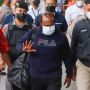 Sempat Buron, Bupati Mamberamo Tengah Ricky Ham Pagawak Tiba di Gedung KPK