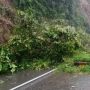 Akses Jalan Padang-Padang Panjang Putus Total Akibat Longsor dan Air Terjun Lembah Anai Meluap