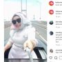 Viral Aksi Emak-emak Ngevlog di Sunroof Mobil saat Melintas di Jembatan Suramadu
