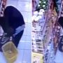 Wanita Berhijab Terekam CCTV Curi Satu Keranjang Kosmetik di Minimarket, Doa Warganet: Pasti Matinya Keselek Botol