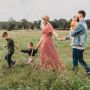 4 Zodiak Ini Diprediksi Bakal Jadi Partner Parenting Terbaik, Super Kompak!