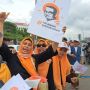 Joget-joget di Depan Kantor DPP PKS, Pasukan Emak-emak Oranye Kompak Nyanyi Yel-yel 'Anies Capres Kita'