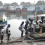 Sulitnya Perjalanan ke Gili Ketapang, Begini Perjuangan AO PNM Mekaar di Darat dan di Laut