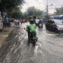 Buntut Hujan Deras Jalan Patra Kebon Jeruk Tergenang 30 Cm Sejak Pagi