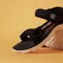 Peduli Limbah Fashion, Perusahaan Ini Buat Sandal dari Bahan Daur Ulang