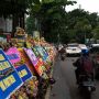 Jalan Depan PN Jaksel Dipenuhi Karangan Bunga Jelang Vonis Hendra Kurniawan: Semangat Jenderal, Dari Teman Mancing