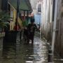 Hujan Deras Guyur Jakarta Hari Ini, 20 RT Terendam Banjir Hingga 33 Orang Mengungsi