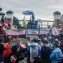 Massa Aksi Penolak Perppu Cipta Kerja di Depan DPR RI Bakar Flare Sebelum Bubar, Jalan Gatsu Kembali Dibuka