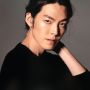 5 Potret Terbaru Kim Woo Bin, Rambut Gondrongnya Curi Perhatian Pecinta Drakor