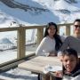 10 Potret Liburan Keluarga Titi Kamal di Swiss, Seru-seruan Bareng Suami di Gunung Salju