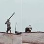 Ngeri! Maling Bersenjata Ketapel Ajak Warga Duel di Genteng