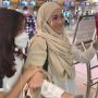 Penampilannya Jadi Beda Banget, Ini 8 Potret Mieke Amalia Berhijab Jelang Berangkat Umrah