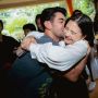 9 Potret Ulang Tahun Reza Rahadian, Cipika-cipiki ke Prilly Latuconsina yang Berujung Pro Kontra