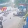 Detik-detik Video Kecelakaan Beruntun di Gresik, Dua Motor Terlindas Truk
