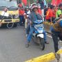 Massa Aksi Gebrak Blokade Jalur TransJakarta di Depan Gedung DPR, Jalan Gatot Subroto Lumpuh Total