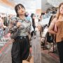 Adu Gaya Fuji dan Rebecca Klopper Hadiri Bazar Paling Hits di Jakarta, Pacar Fadly Faisal Pakai Sandal Teplek!