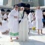 Umrah Bareng Suami, Jenita Janet Nangis Bahagia Bisa Cium Kakbah dan Hajar Aswad