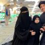 Bikin Heboh, Penampilan Aurel Hermansyah Pakai Cadar saat Umrah
