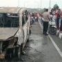 Detik-Detik Mobil Toyota Avanza Meledak Dan Terbakar di Jembatan Musi IV