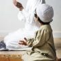 Jangan Dipaksa, Ini 5 Tips Mengajak Anak Salat Tarawih di Masjid