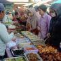 Asiknya Berburu Takjil di Pasar Perumnas Kota Cirebon