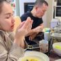 Ayu Ting Ting Drop sampai Diinfus, Ayah Rozak Ungkap Kondisi Terkini Sang Putri