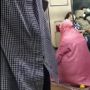 Heboh Emak-emak Salat di Kereta, Videonya Picu Perdebatan Netizen
