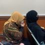 Tonton Sidang Sambil Zikir di Belakang Menantu, Tangis Ibu AKPB Dody Pecah usai Anaknya Dituntut 20 Tahun Bui