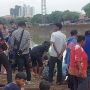 Seorang Pria Lansia Ditemukan Tewas Terlungkup di Tepian Kali Banjir Kanal Barat Tanah Abang