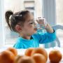 Anak Suka Minuman Manis? Ini 4 Cara agar Buah Hati Gemar Minum Air Putih
