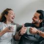 4 Zodiak Ini Menyukai Pasangan yang Humoris dalam Hubungan, Kamu Termasuk?