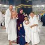 Mekkah Jadi Tempat Favoritnya, Habib Usman Hadiahkan Kartika Putri Umrah